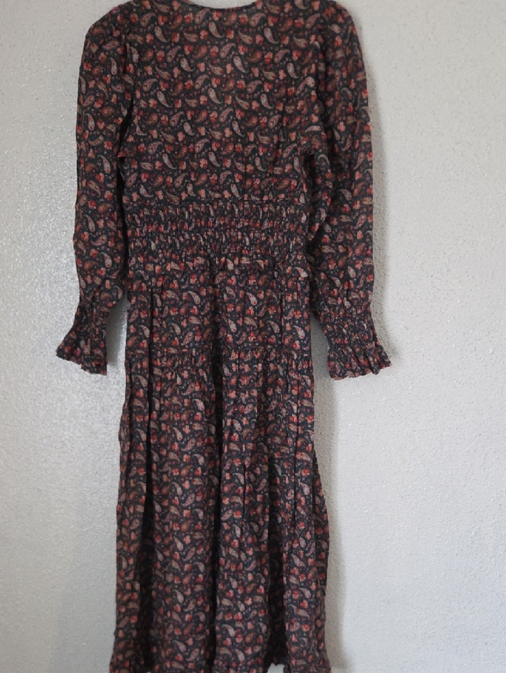 Doen Deep V Smocked Midi Dress in Brown and Pink Paisley - Picture 8 of 9